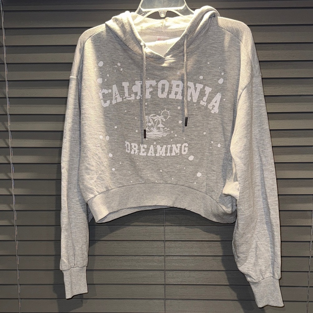 NWOT. No Boundaries Light Gray California Dreaming Hoodie